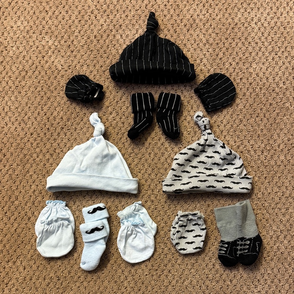 ⚠️Baby Hat, Mittens & Sock Set - Black, Blue, Gray⚠️